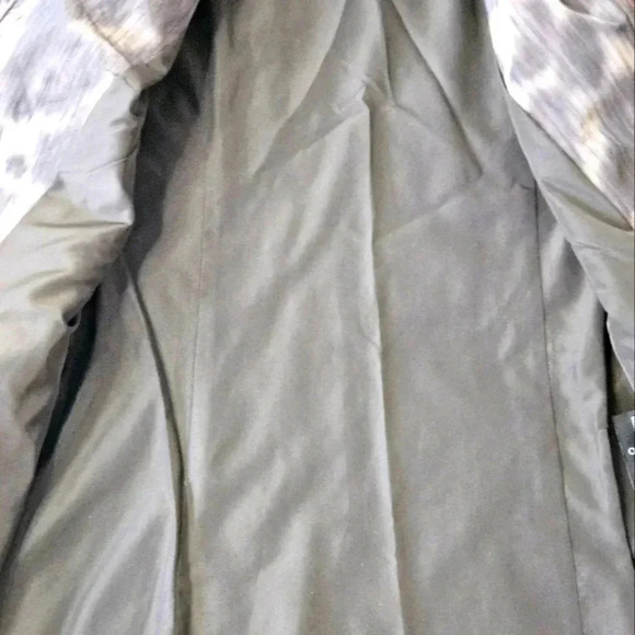 Elie Tahari top with matching belt‎ - Picture 6 of 9